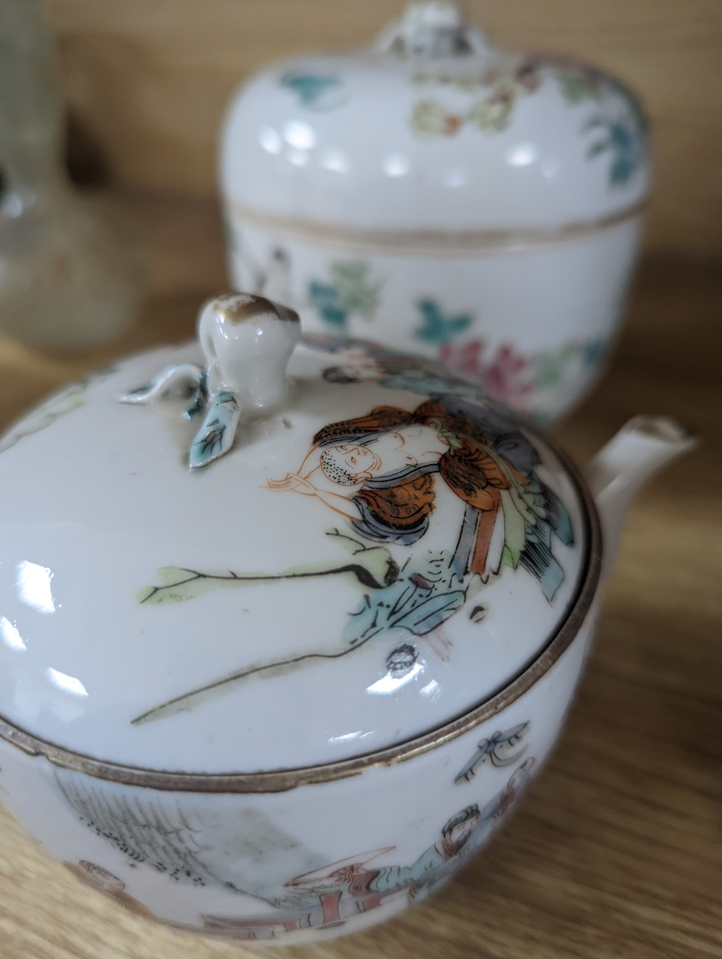 A Chinese famille rose teapot and a similar covered bowl, Tongzhi mark and period 13cm